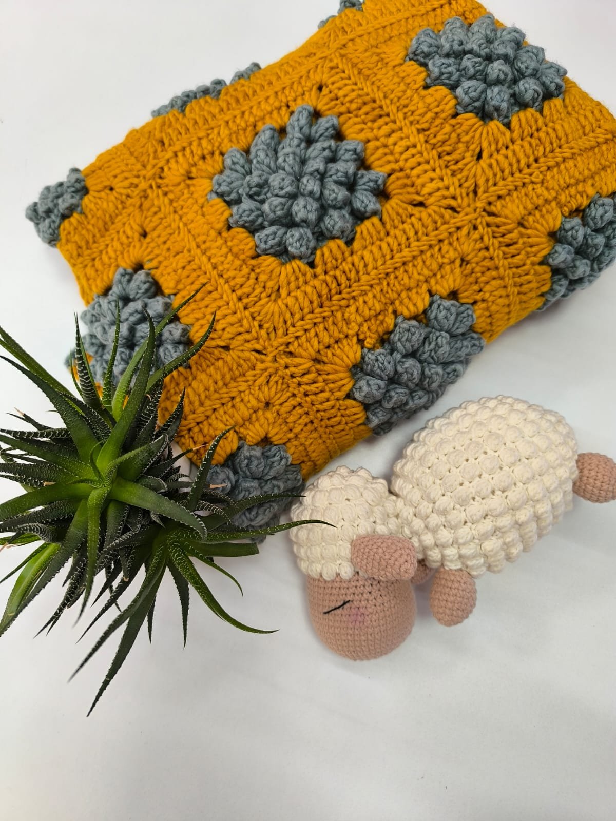 Pie de cama - Lana merino - Curcuma/Azul piedra